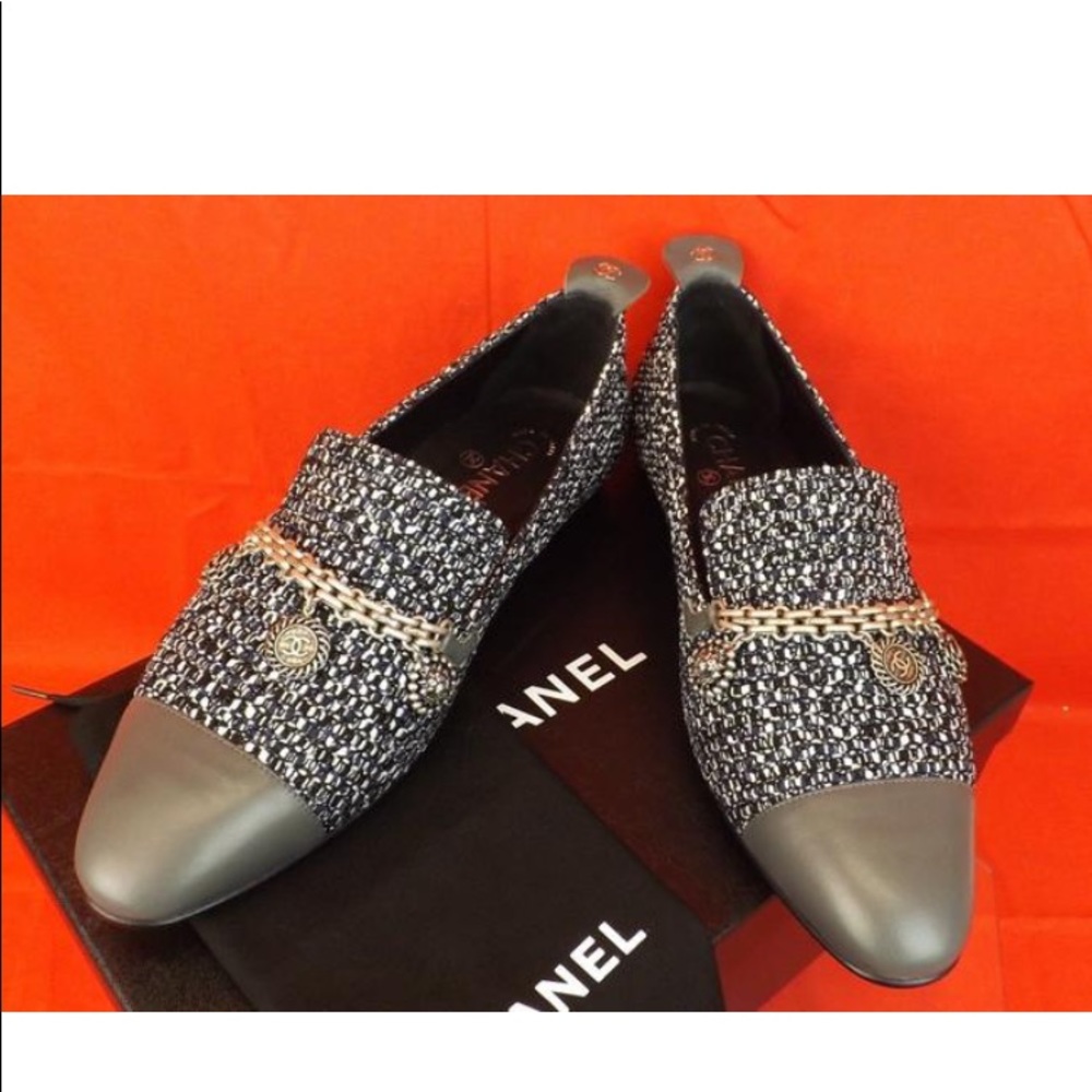 Chanel charm loafer - Picture 5 of 8